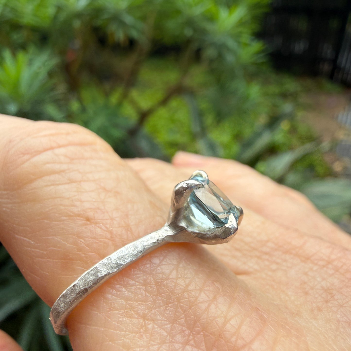 Lyra ring